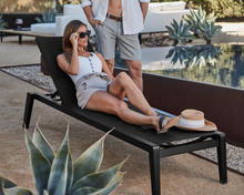 Load image into Gallery viewer, Emoti Sunlounge with padding